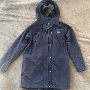 Patagonia Parka- Women’s Lightweight Jacket XS
Navy Blue- Excellent Condition